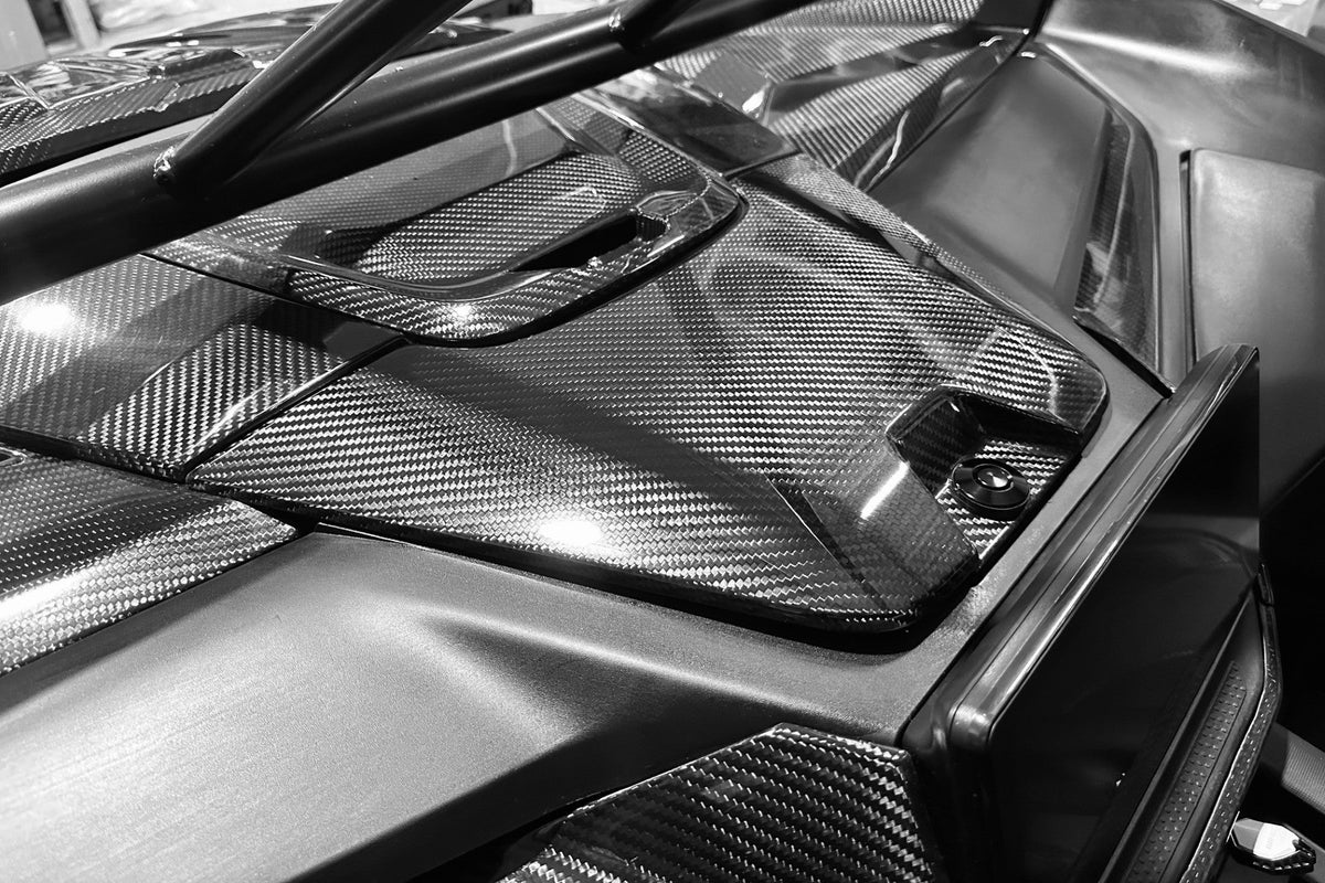 CAN AM MAVERICK R CARBON FIBER MID COMPARTMENT HATCH